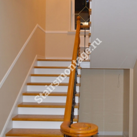 Лестница на металлическом каркасе обшитая дубом на заказ № 164