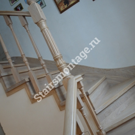 Лестница на заказ из бетона облицованная дубом и сосной № 95