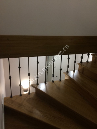 П-образная лестница, поворот на 180 градусов, с площадкой и четырьмя поворотными ступенями № 187