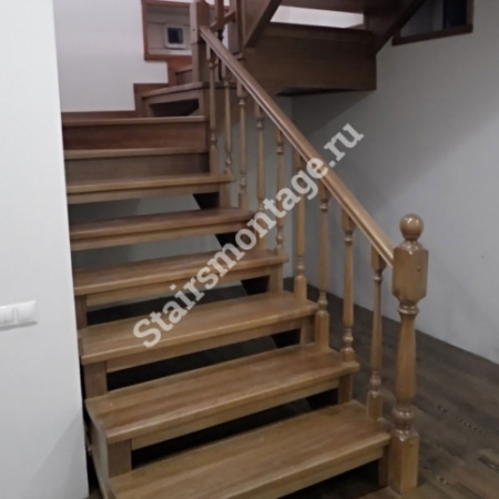 Лестница из дуба на заказ П-образная № 15
