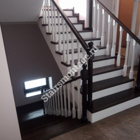 П-образная лестница на заказ из бетона облицованная дубом и сосной № 52