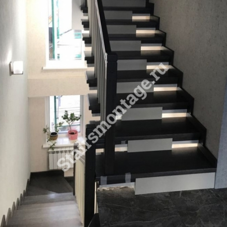 Лестница на заказ из бетона с облицовкой дубом и сосной П-образная № 61