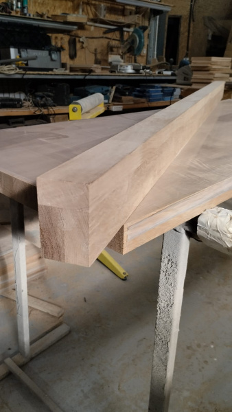 Заготовка поручня из сращенного дуба вертикальная