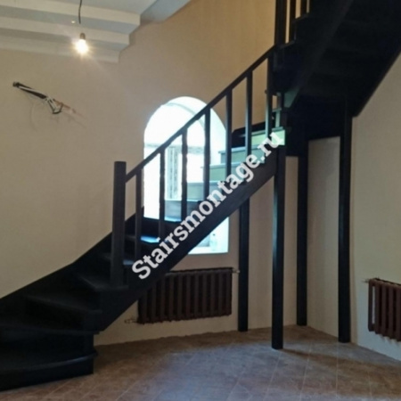 Лестница из ясеня на опорных брусах № 50 Лестница из ясеня на опорных брусах № 50