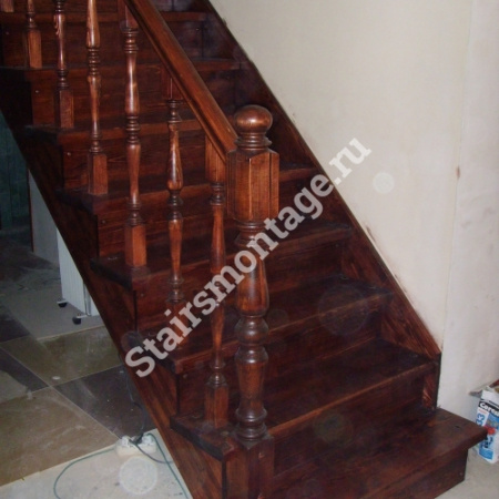 Лестница из сосны на заказ одномаршевая № 28 Лестница из сосны на заказ одномаршевая № 28