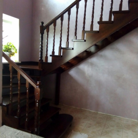 Лестница из лиственницы на заказ с витым ограждением № 66