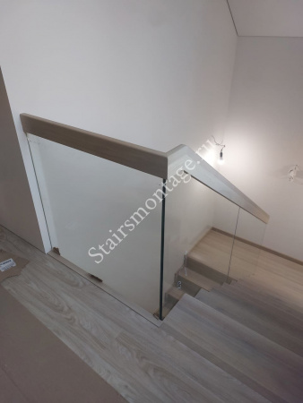 Лестница из бетона облицованная дубом № 220 Лестница из бетона облицованная дубом № 220