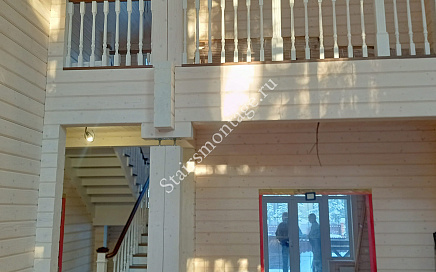 Деревянная лестница в КП Руза Фэмили Парк