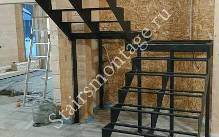 Отделка металлической лестницы в КП Лагуна Парк