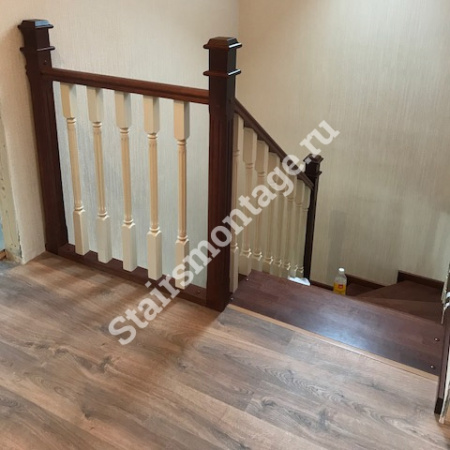 Лестница из дуба и сосны на заказ П-образная № 64