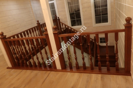 Г-образная лестница с поворотом на 90 градусов № 205