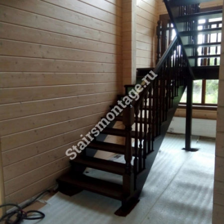 Лестница из дуба на заказ без подступенков № 16