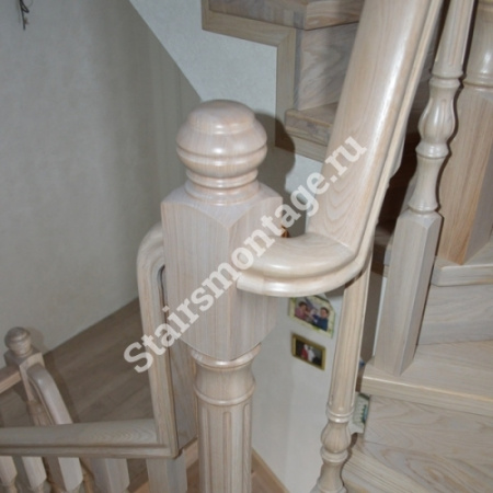 Лестница на заказ из бетона с облицовкой дубом и сосной № 96