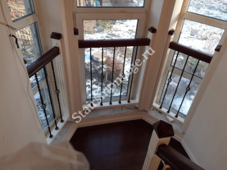 Деревянная лестница комбинированная № 143