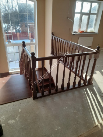 Двухмаршевая П-образная лестница с площадкой № 178