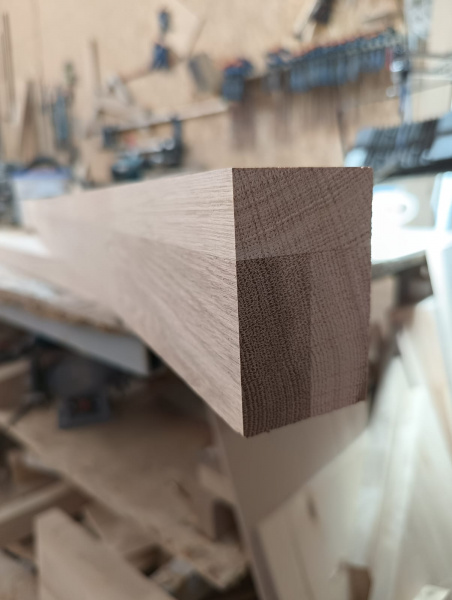 Заготовка поручня из сращенного дуба вертикальная