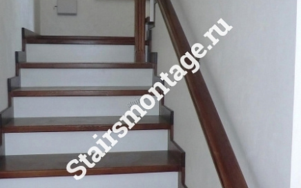 Бетонная лестница со ступенями из лиственницы