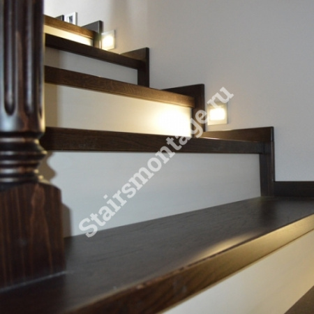 П-образная лестница на заказ из бетона с отделкой дубом и сосной № 97 П-образная лестница на заказ из бетона с отделкой дубом и сосной № 97