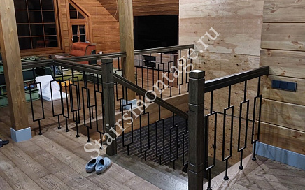 Отделка металлической лестницы в загородном доме в д. Прохорово
