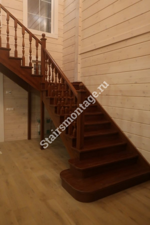 Г-образная лестница с поворотом на 90 градусов № 205