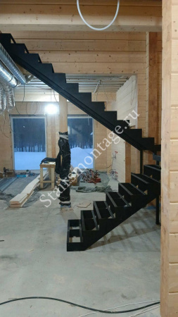 Лестница на металлическом каркасе с отделкой дубом на заказ № 219