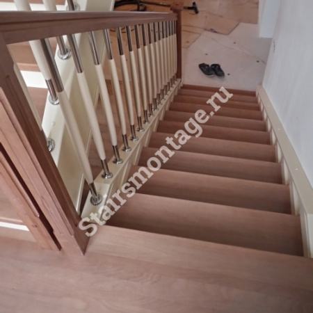 Лестница из бука с нержавеющей сталью № 155 Лестница из бука с нержавеющей сталью № 155