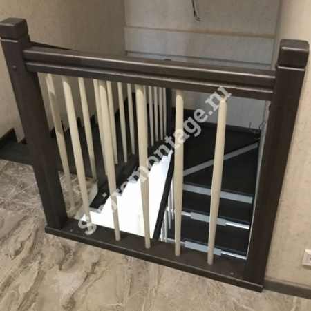 Лестница на заказ из бетона облицованная дубом и сосной Г-образная № 60