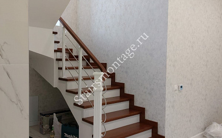 Отделка бетонной лестницы в загородном доме в Солнечногорске