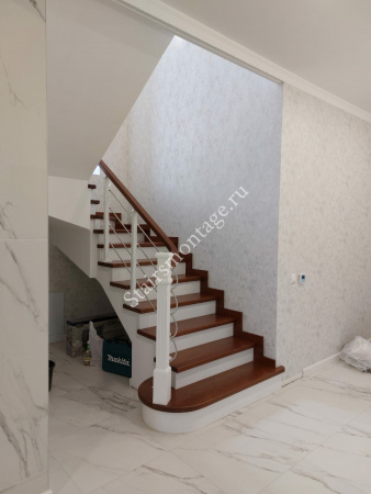 П-образная лестница, поворот на 180 градусов, с шестью поворотными ступенями № 188 П-образная лестница, поворот на 180 градусов, с шестью поворотными ступенями № 188