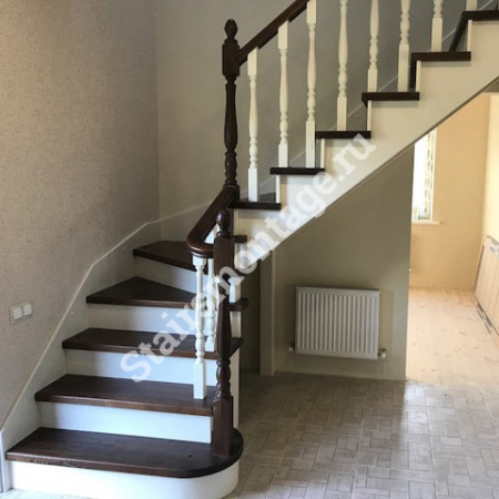 Лестница из сосны на заказ Г-образная № 34 Лестница из сосны на заказ Г-образная № 34