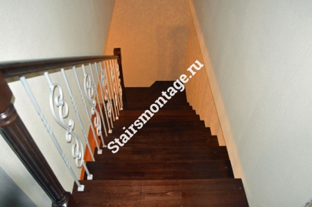 Деревянная лестница с забежными ступенями № 198