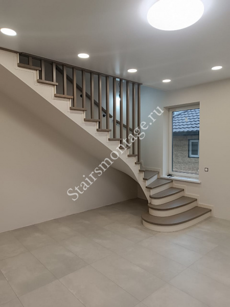 Отделка лестницы из бетона дубом № 222