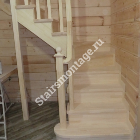 Лестница из сосны на заказ с забежными ступенями № 27