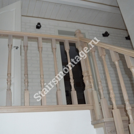 Лестница на заказ из бетона с облицовкой дубом и сосной № 96