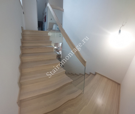 Лестница из бетона облицованная дубом № 220 Лестница из бетона облицованная дубом № 220