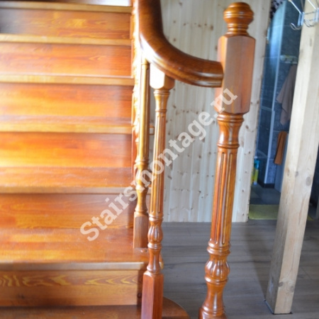 Деревянная лестница из дуба и сосны №105