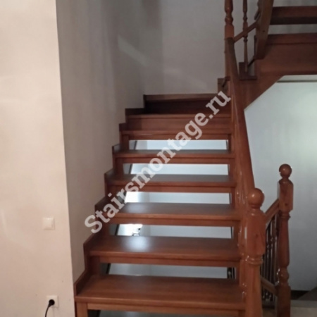 Лестница из дуба на заказ П-образная № 15