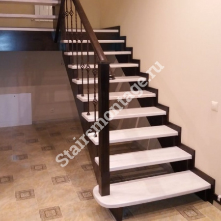 Лестница из дуба на заказ П-образная № 75