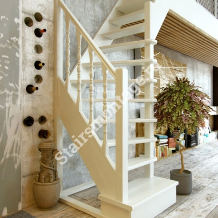 Лестница  Г-образная ЛЕС - 91 из хвойных пород дерева