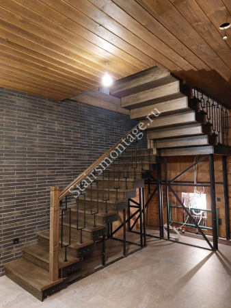 П-образная лестница с поворотом на 180 градусов и площадкой № 179