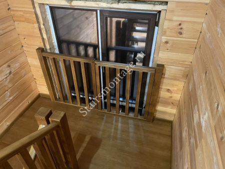 Лестница из сосны с поворотом 180 градусов и площадкой № 209 Лестница из сосны с поворотом 180 градусов и площадкой № 209