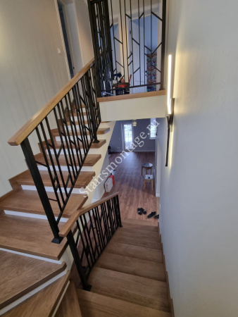 Поворотная лестница на 180 градусов с четырьмя поворотными ступенями № 182