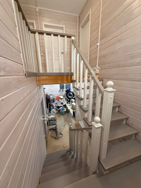 Комбинированная лестница из березы и сосны № 224