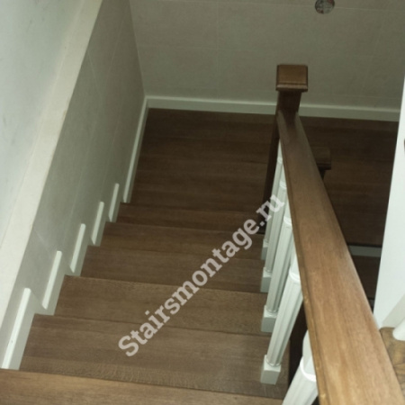 П-образная лестница на заказ из бетона с облицовкой дубом № 43