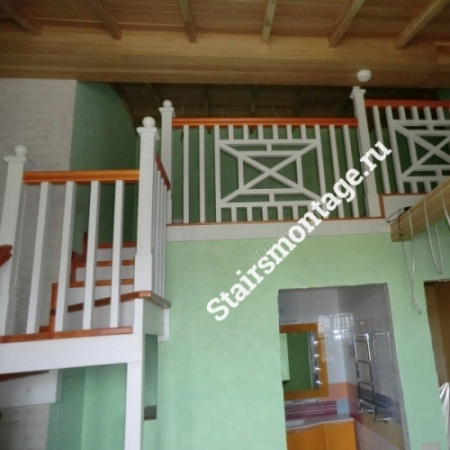 Лестница из лиственницы на заказ Г-образная № 22