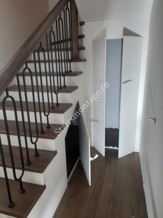 П-образная лестница с поворотом на 180 градусов и шестью поворотными ступенями № 184