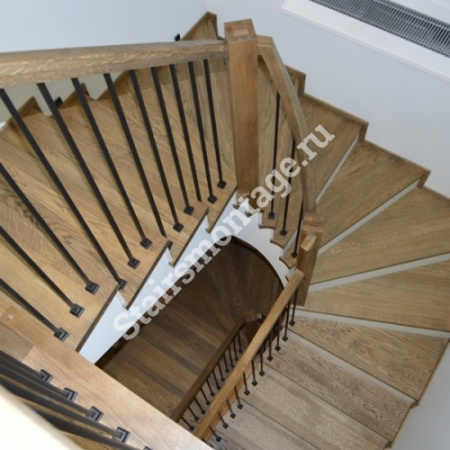 П-образная лестница на заказ из бетона облицованная дубом № 90