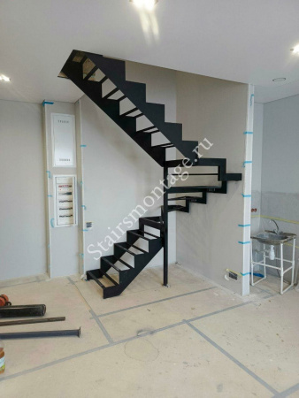 Лестница на металлическом каркасе с обшивкой дубом на заказ № 218 Лестница на металлическом каркасе с обшивкой дубом на заказ № 218