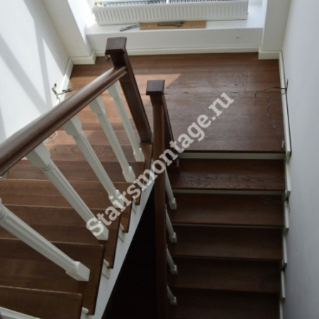 П-образная лестница на заказ из бетона с облицовкой дубом № 43