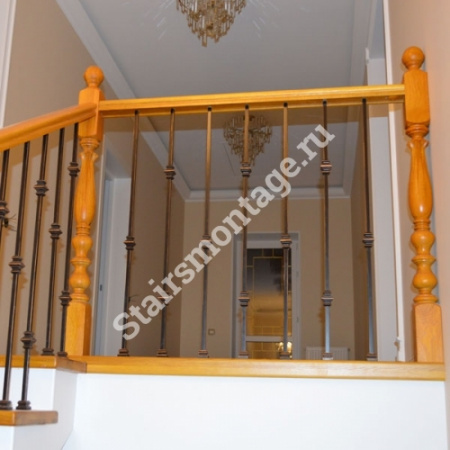 Лестница на металлическом каркасе обшитая дубом на заказ № 164
